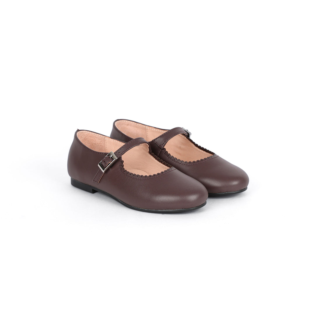 shoes scallop buckle
