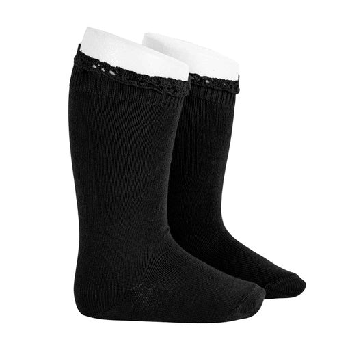 knee with lace trim