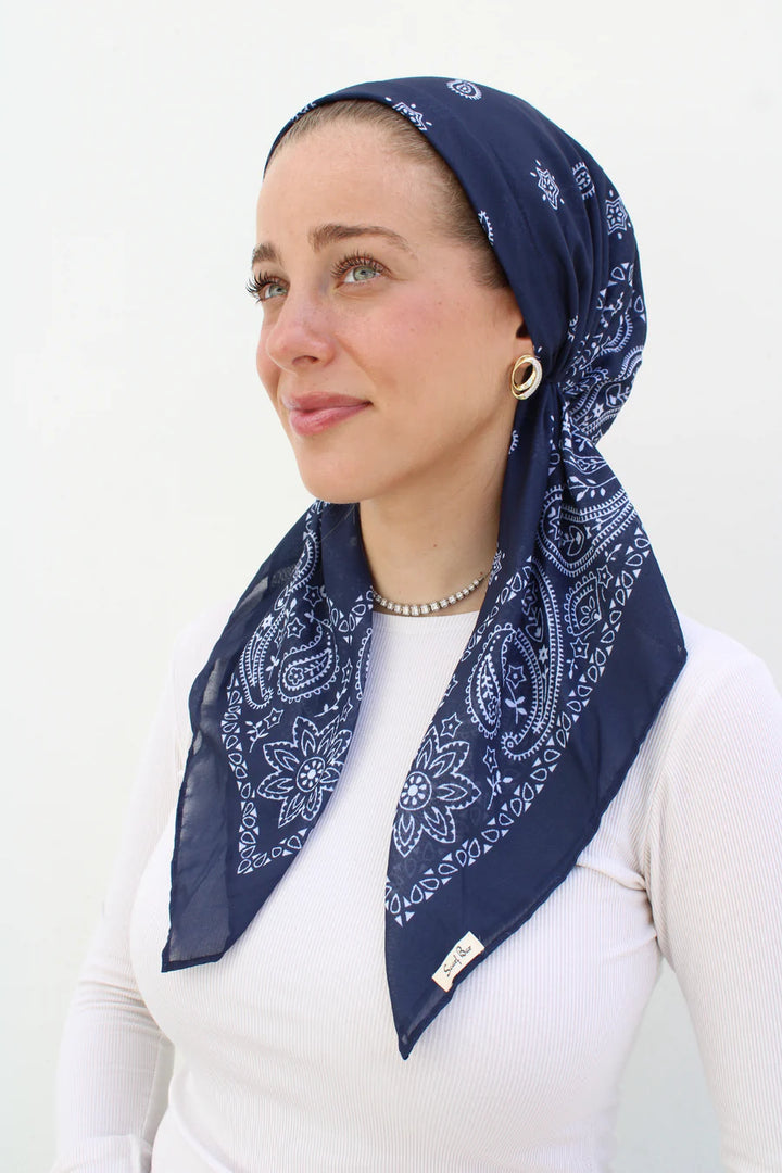 headscarf short pretied paisley
