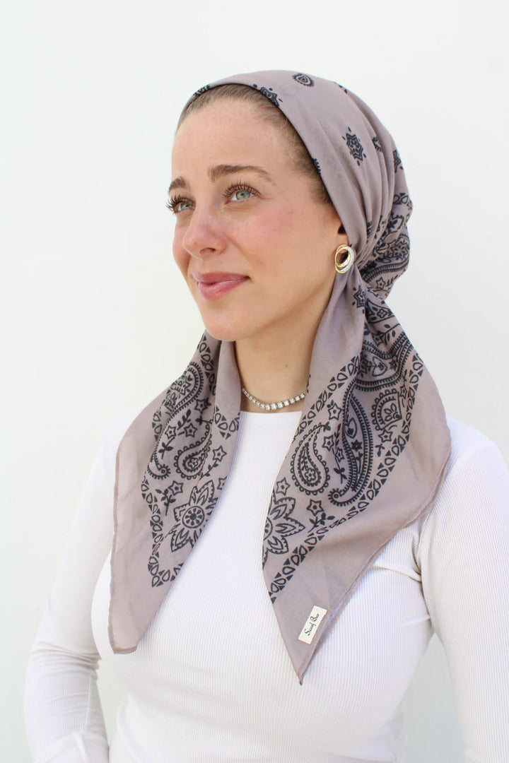 headscarf short pretied paisley