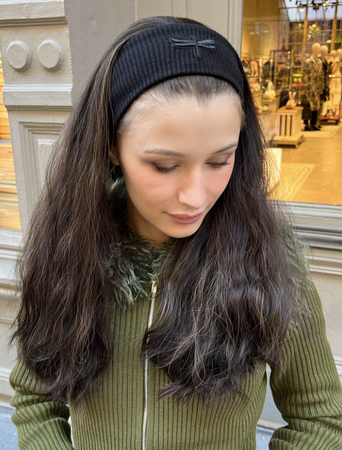 band monochrome embossed logo