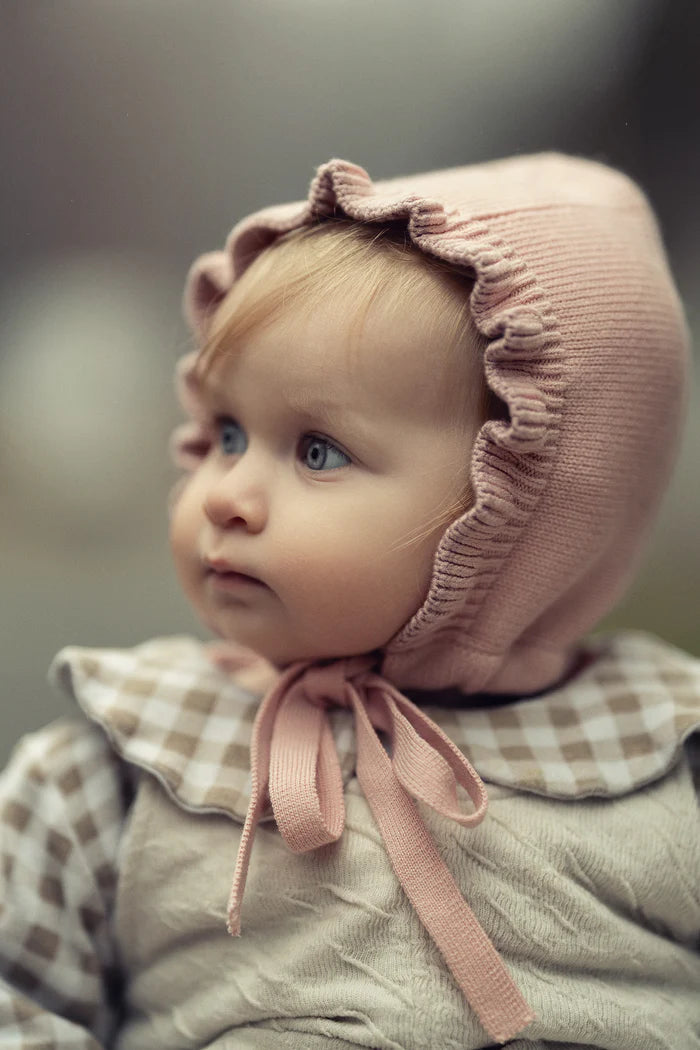 bonnet contrast scalloped edge