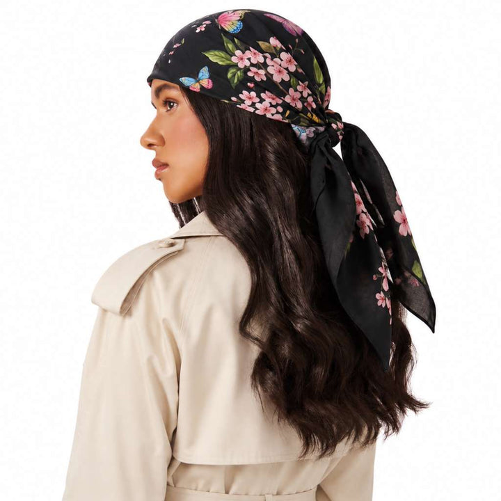 headscarf closed after bloom
