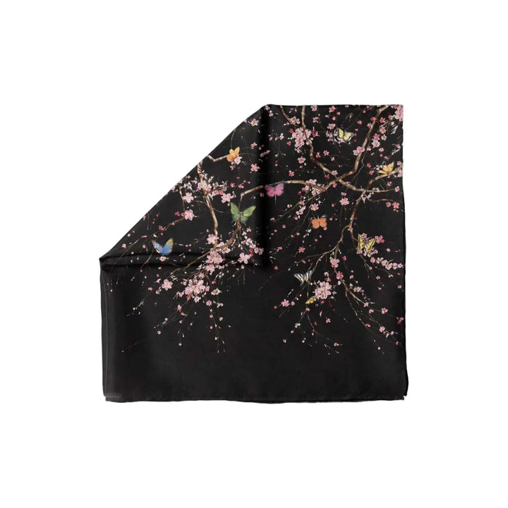 headscarf closed after bloom
