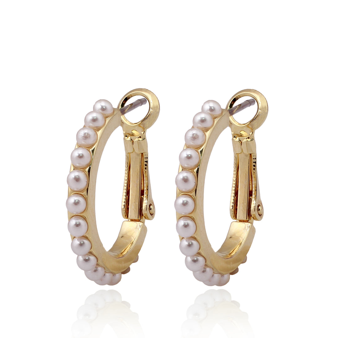 earring huggie rounded pearl