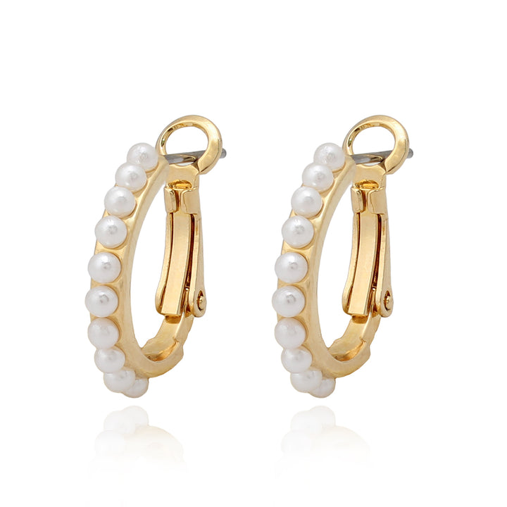 earring huggie rounded pearl